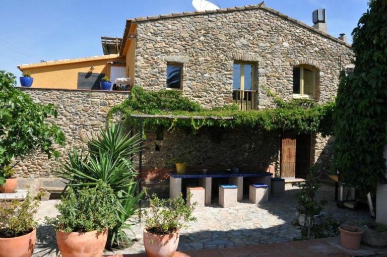 Ca la Figuera, casa de pueblo con piscina en Costa Brava - Chambres d'hôtes Palau-saverdera