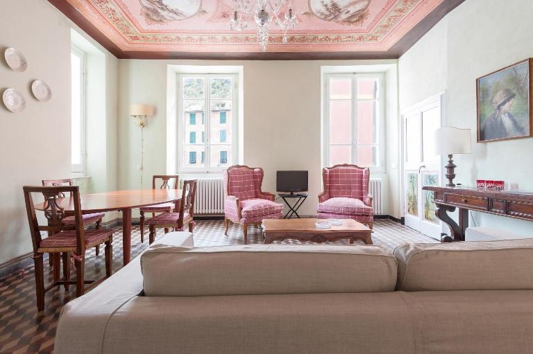 "Marina Apartment" Historic, Restored, Beachfront, 2nd floor, 2 Aircondo BDR, 2BHT, rare Private Garage 300 mt far, 200 mt from train - B&B Vernazza