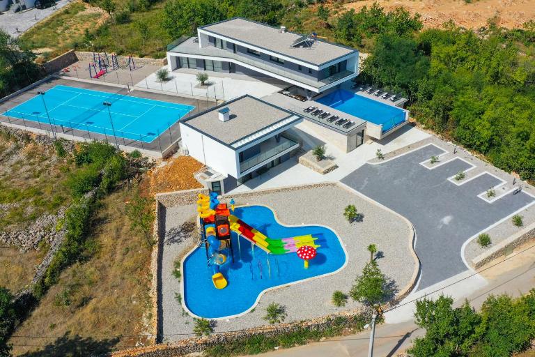 VILLA AQUALANDIA for 20 people - Ferienwohnung Grubine