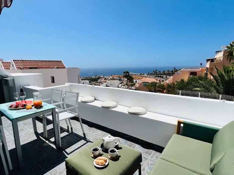 Duplex Apartment with Panoramic View and Terrace - B&B Adeje