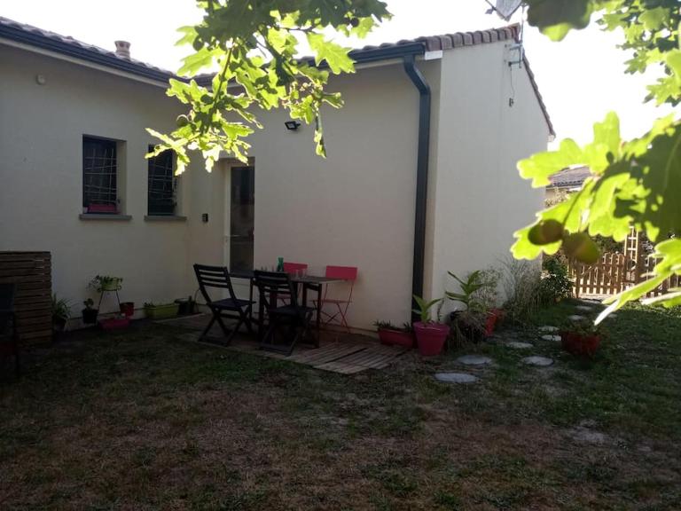 Petite maison avec jardin entre lac et village - Ferienwohnung Hourtin