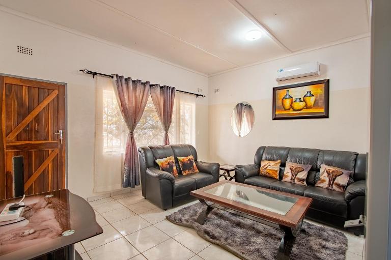 Wood Road Guest Lodge - B&B Victoria Falls