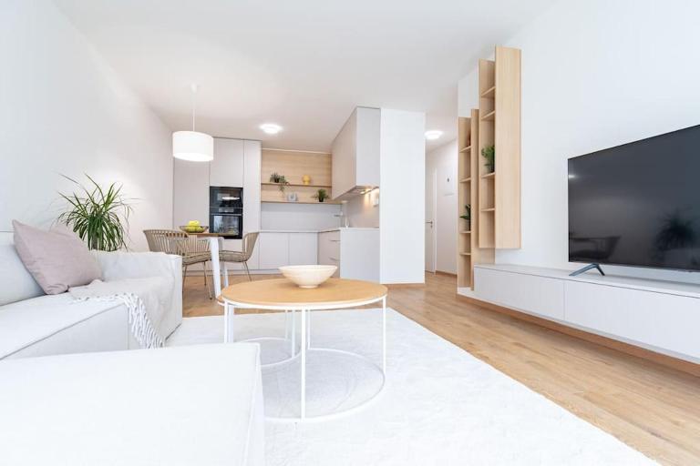 Apartmán Al-Garden s private garage parking free, 5 min pešo do centra - Ferienwohnung Košice