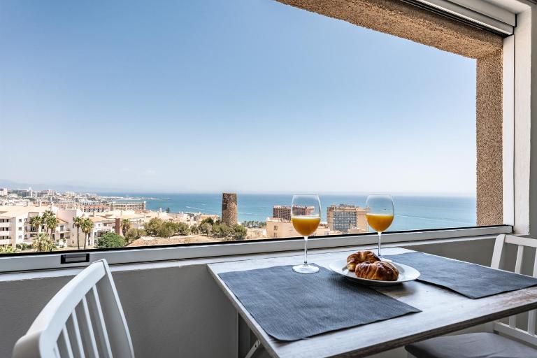 Breathtaking Studio, amazing views, Pool, Beach - Ferienwohnung Benalmádena
