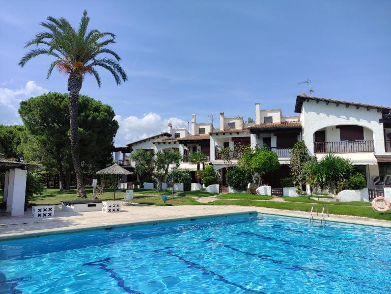 BFA - R149 Casa adosada Alorda con piscina comunitaria - B&B Calafell