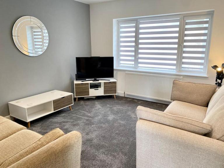 A modern, dog-friendly 3 bedrm canal side property - Bed and Breakfast Bolton le Sands