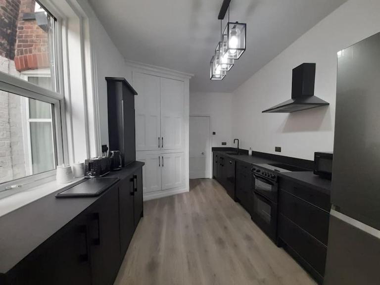 Chic 5 double bedroom house - 15 min to Manchester - B&B Manchester