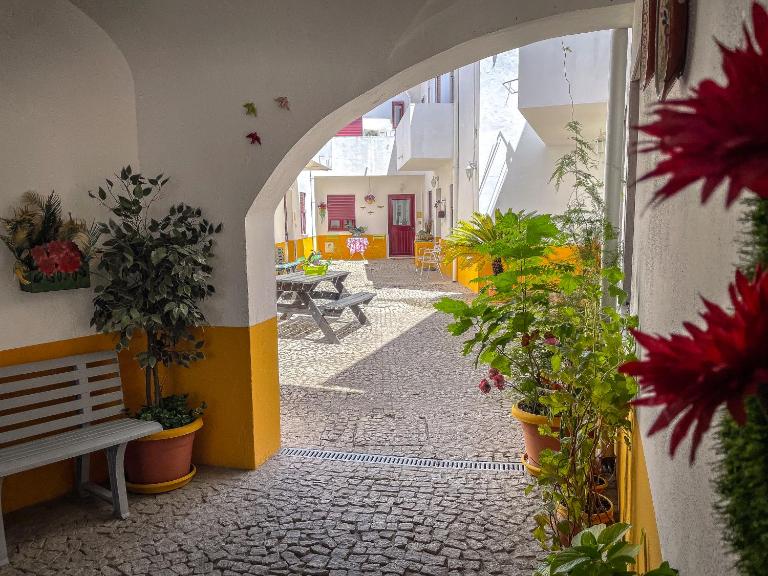 Évora City Break Apartment with Patio in the Historic Centre - B&B Évora