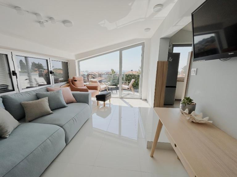 Sunny House - B&B Zambratija