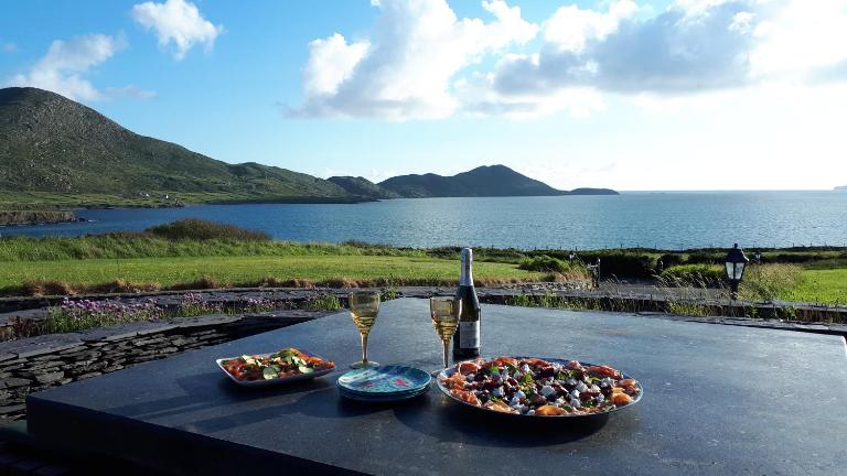 Fuchsia Lodge - New Luxury 5* Beachside Lodge with Sauna - 4 beds ensuite - Spectacular Location - Bed and Breakfast Waterville