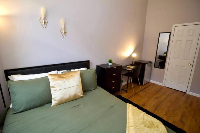 Tuk Ahoy - Emerald Suite 3C with Shared Spaces - B&B Brooklyn