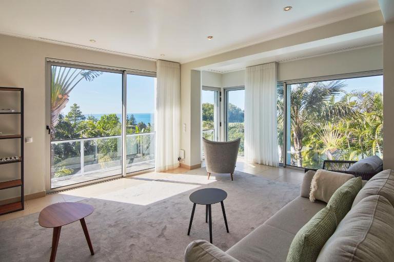 Luxury Retreat with Pool & Views - B&B São Roque
