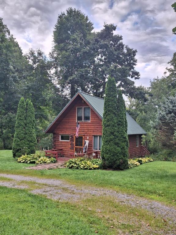 Neshannock Creekside Log Cabin - B&B Volant