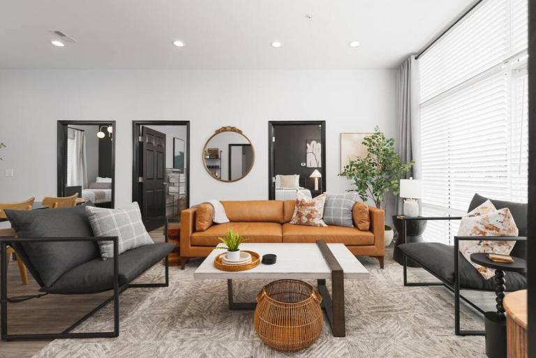 Modern Comfort Condo Only 2 Mile to Downtown Broadway - B&B Nashville