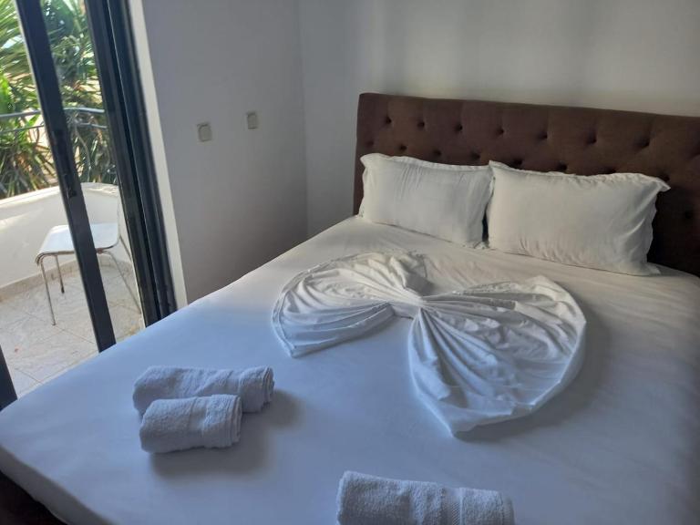 Sunset Aparthotel - Bed and Breakfast Sarandë