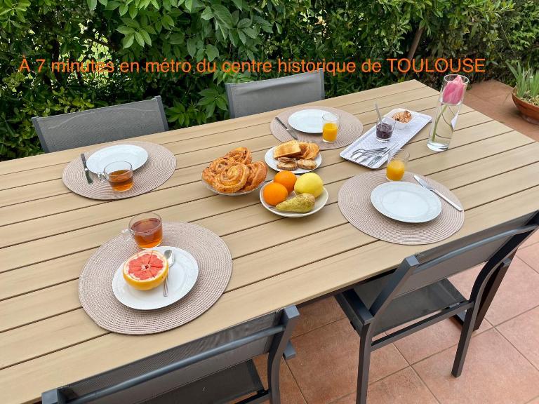 50 m2 T2 au calme, lumineux, confortable, cosy, climatisé, privatif avec parking gratuit et terrasse - Bed and Breakfast Toulouse