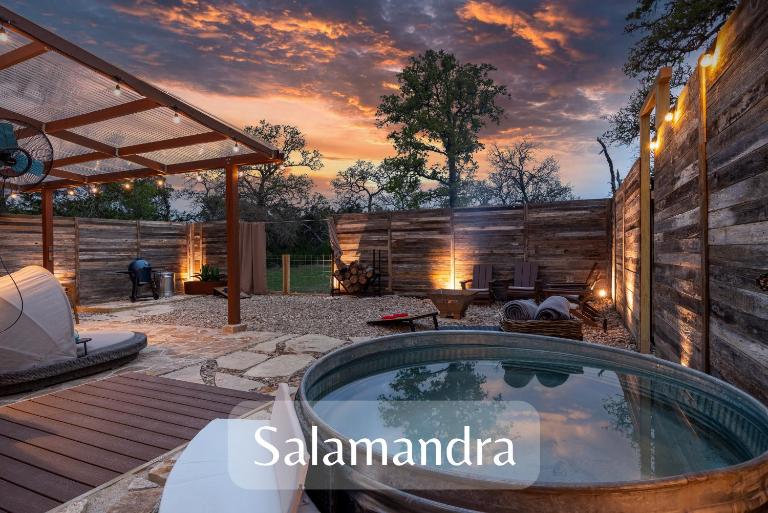 Romantic Tiny Luxury Retreat w heated pool, sauna n outdoor shower in Wimberley 10 acres - B&B Wimberley