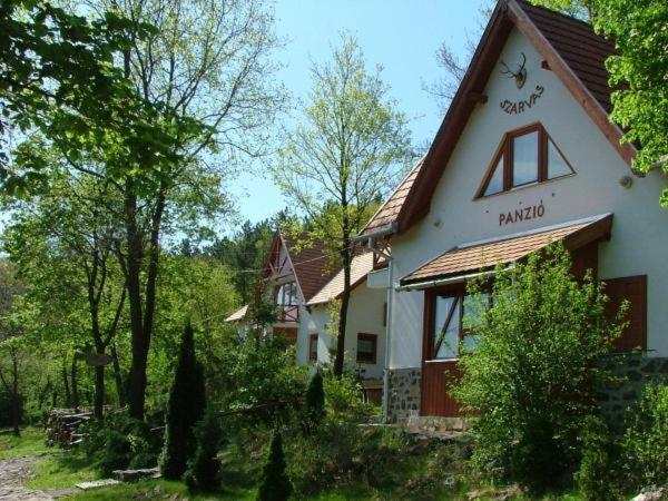 Szarvas Panzió - Ferienwohnung Erdőbénye