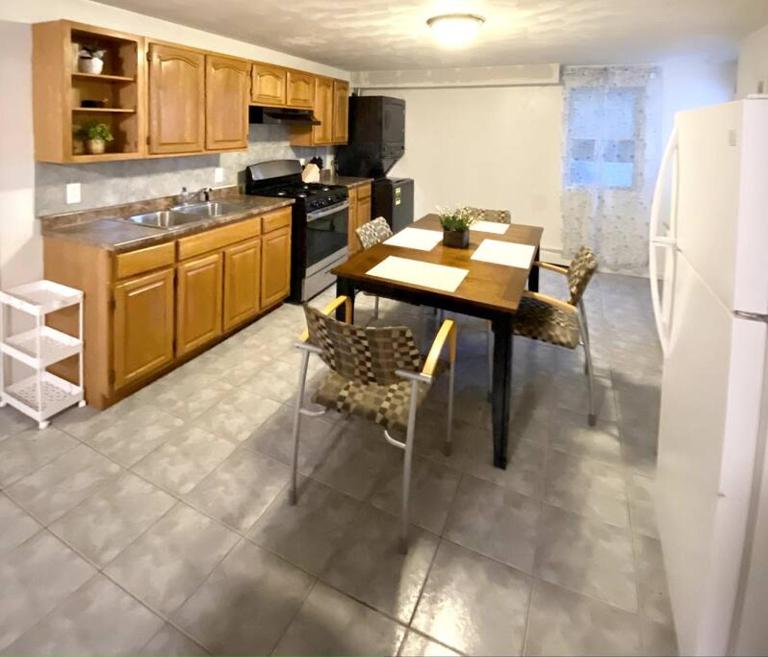 Glorious Suite near Downtown with washer/dryer - B&B Gloucester