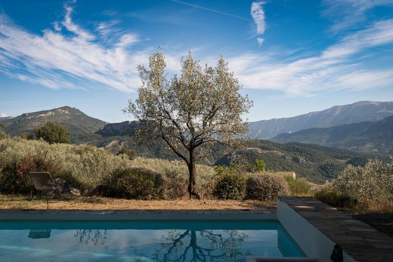 Secluded house with amazing view and swimming pool - B&B Buis-les-Baronnies