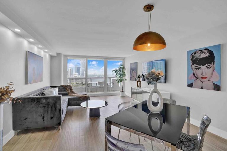Big Energy! Water Views and Newly Renovated! - B&B Miami