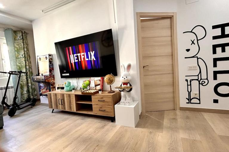 LUJO Proyector, Maquina Arcade, Wifi y patinetes - Ferienwohnung Oviedo