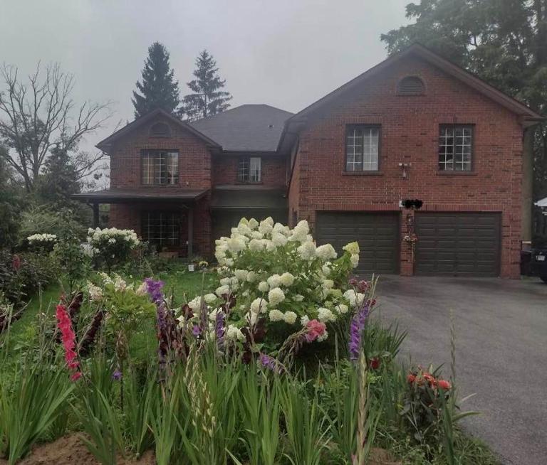 Luxury Suites at Military Trail - B&B Toronto
