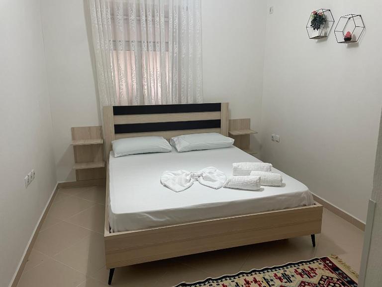Guest House Taverna Laberia 3 - Bed and Breakfast Gjirokastër
