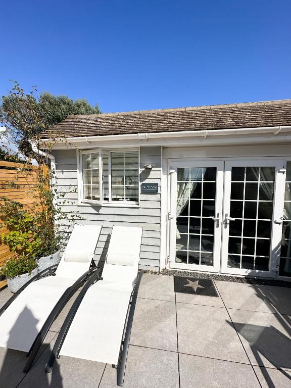 1 Bed Cabin - Sleeps 2 - Pets - Garden - Parking - B&B South Hayling