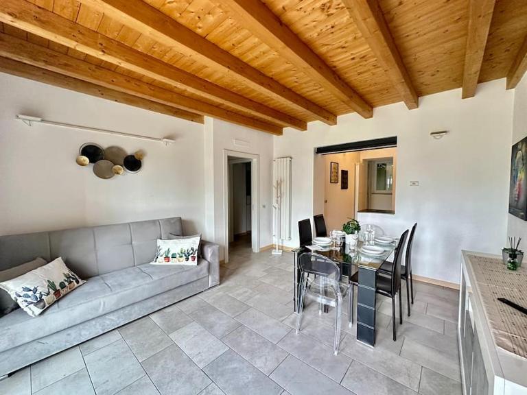 [Near Train Station] Luxury house 5 beds - Bed and Breakfast Bergamo