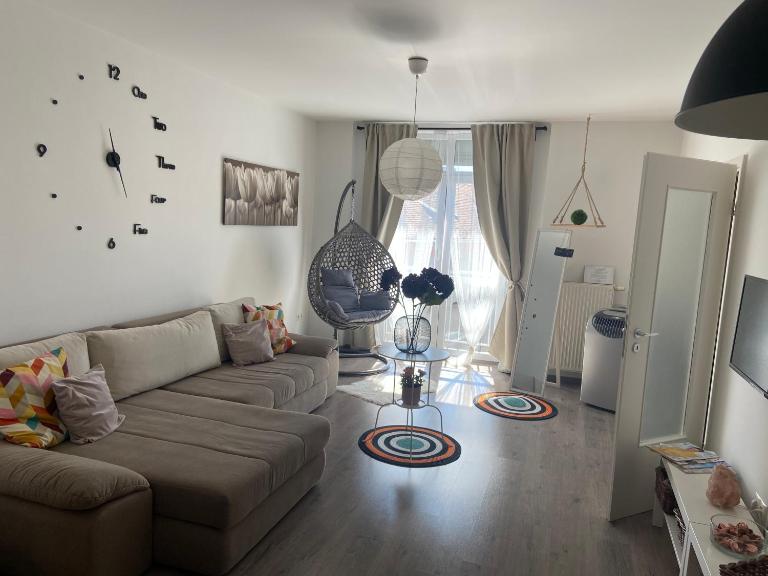 Gyöngy Apartman - Ferienwohnung Ödenburg
