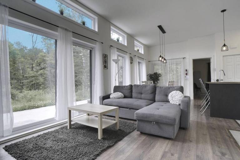 Chalet L'Hérisson (Modern, Spa, BBQ, waterfront) - Ferienwohnung Chertsey