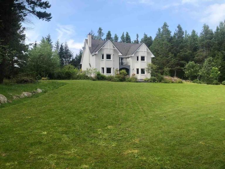 Cardon House - luxury Highland holiday home - B&B Inverness