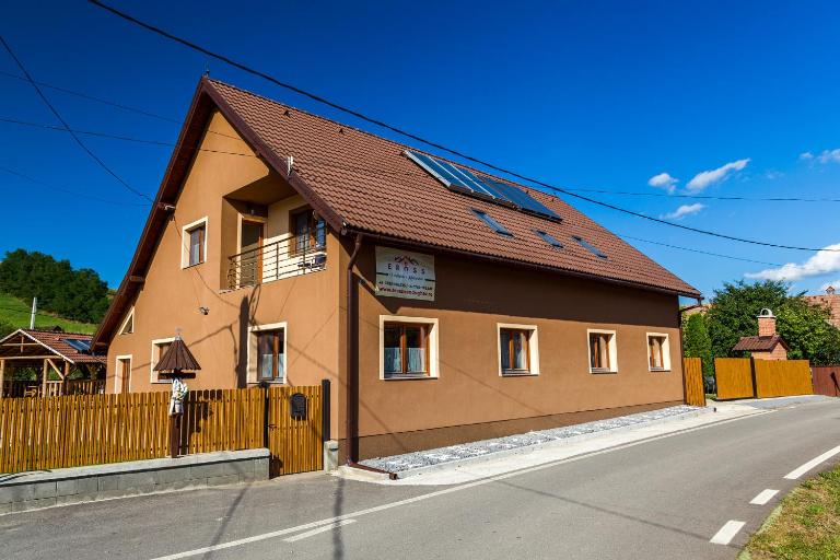 Erőss Kulcsosház - Bed and Breakfast Lăzarea