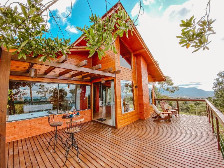 Cabana Romântica na Serra com Hidro, Lareira, Lagos e Trilhas - B&B Bom Retiro