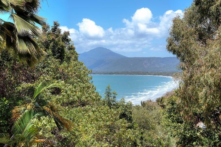 The Hill Villa 2 - B&B Port Douglas