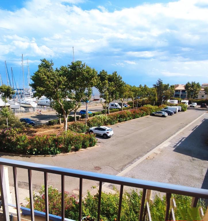 APPARTEMENT DE VACANCES A LA MER DANS RESIDENCE SECURISEE - Ferienwohnung Gruissan