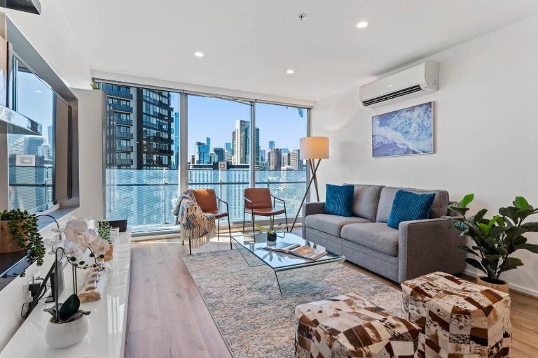 'Mainpoint 25th' Sky-high and Central with Pool - B&B Melbourne