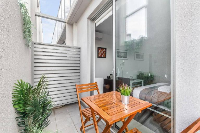 Nicholson's Nest - A Balcony Studio in Funky Fitzroy - B&B Melbourne