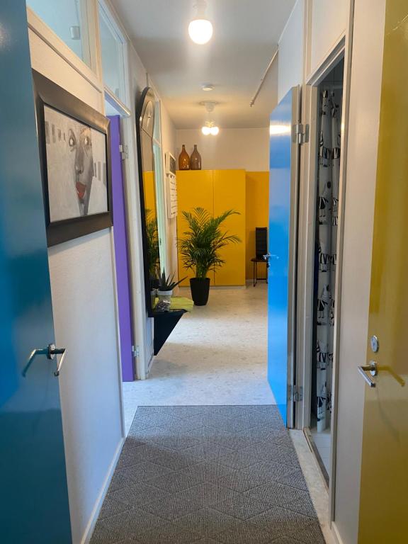 Iso kolmio ydinkeskustassa 1-6 hlö Ilm.parkit - B&B Oulu