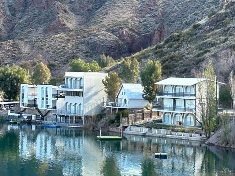 Casa en Los Reyunos, Ubicación perfecta Frente al lago - B&B San Rafael