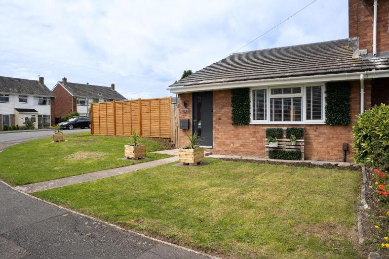 Modern 2 bedroom Bungalow near Bath - B&B Keynsham