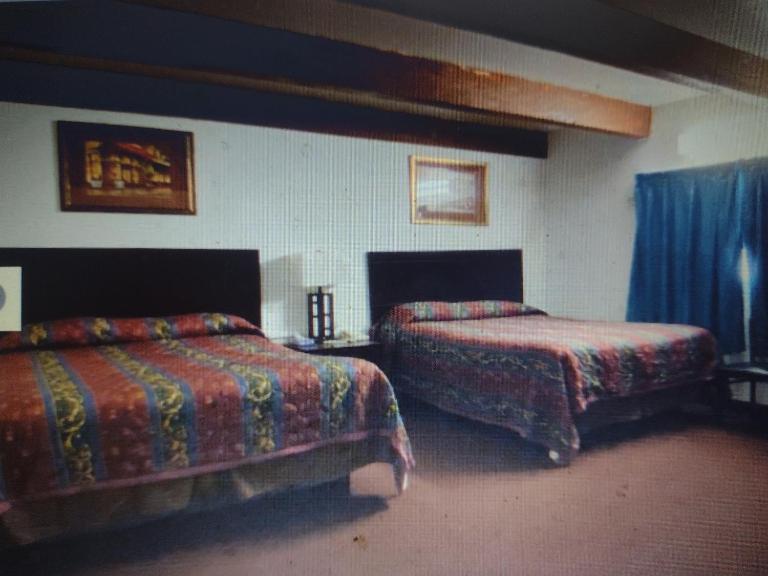 Budget Inn & Suites -Rates from 49 Dollars Only Super-Ice Cold,Comfortable Peaceful Rooms- Door-to-Door Lit Parking & Lowest Price plus HBO Max,Spanish TV, Internet free!! - Ferienwohnung Freer