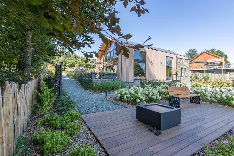 Villa Wood - Gîte de prestige en Ardennes - 10 personnes - Sauna, jacuzzi, piscine et billard - B&B Tenneville