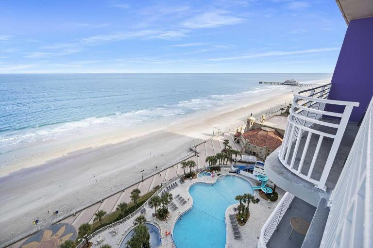 Stunning 2BR Oceanfront Beach Villa - 3 Balconies - B&B Daytona Beach
