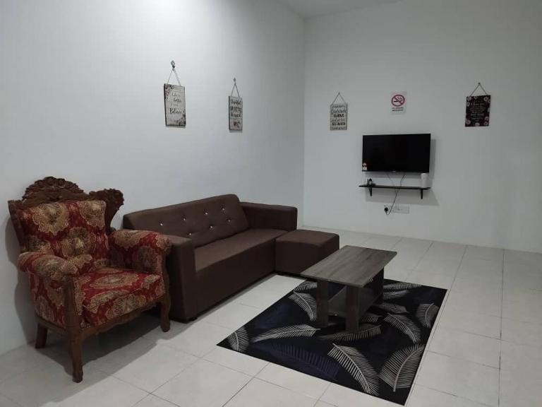 Homestay Bajet di Taman Koperat Putera Bukit Kluang, Terengganu - Ferienwohnung Kampung Raja