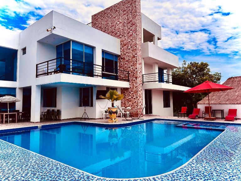 Villa campestre Casa Blanca Full House - B&B Agua de Dios