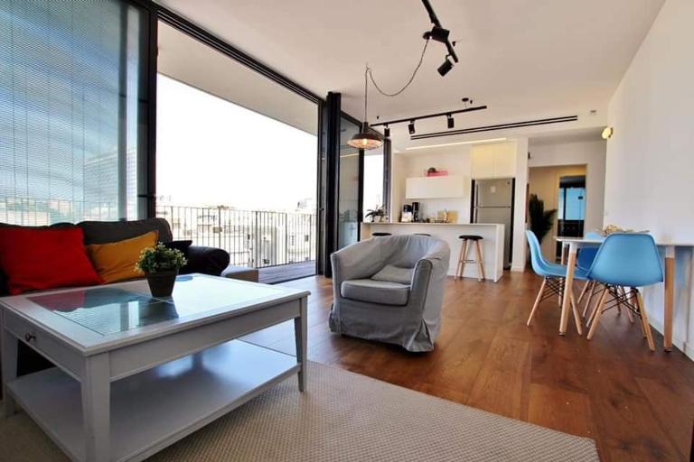 beautiful 2 bed rooms apartment on the beach - Ferienwohnung Tel Aviv