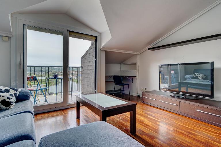 Luminoso ático con terraza, Irún, Parking, 4Pax - B&B Irún