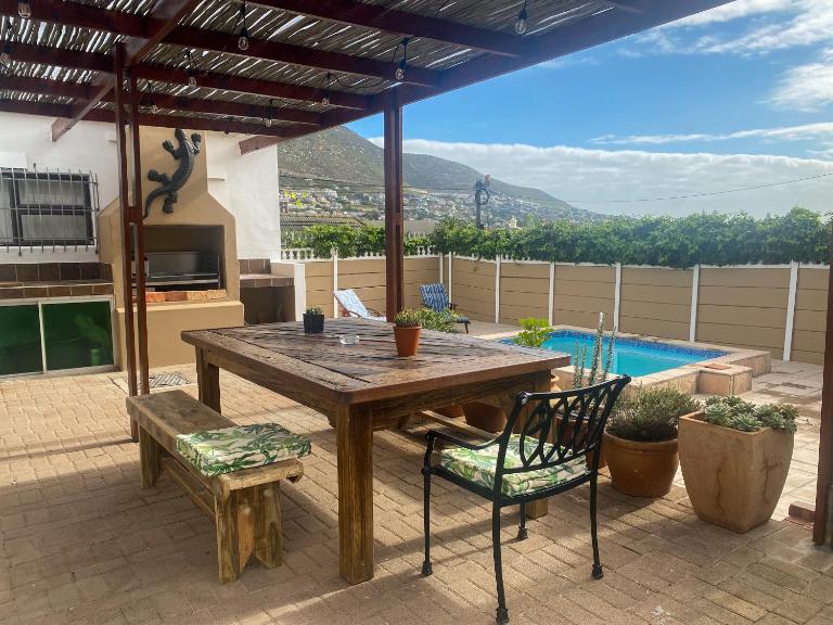 Crescent Corner Vacation Home - B&B Cape Town